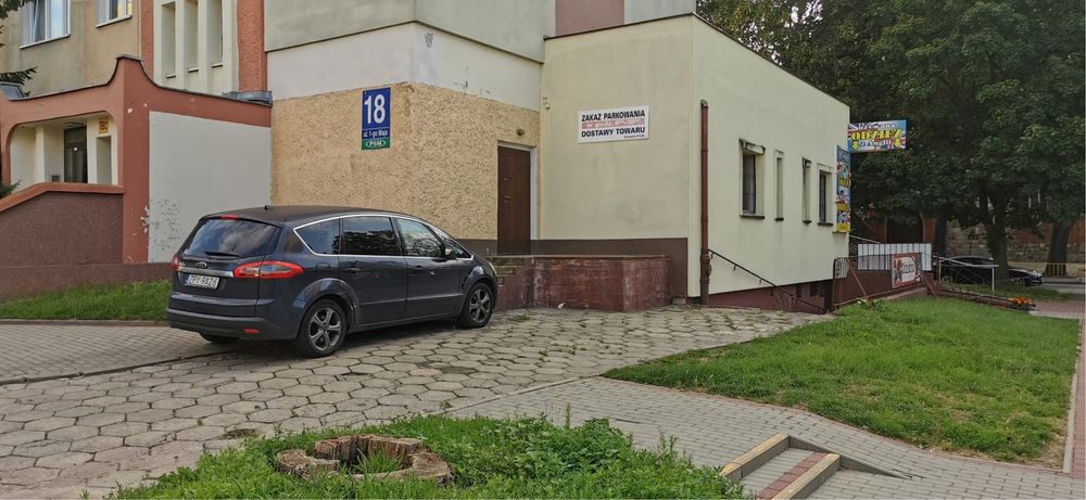 Sprzedam lokal usługowo handlowy w centum Pyrzyc bez posredników