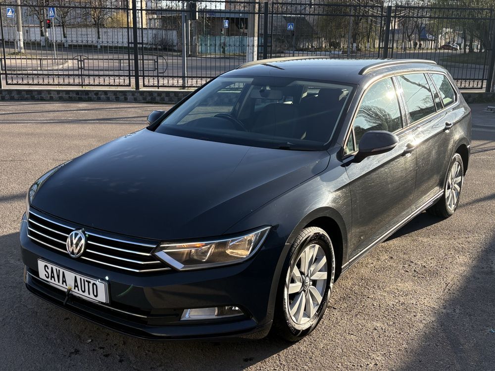 В Житомирі Volkswagen Passat B8 2016 2л дизель автомат праве кермо CRL