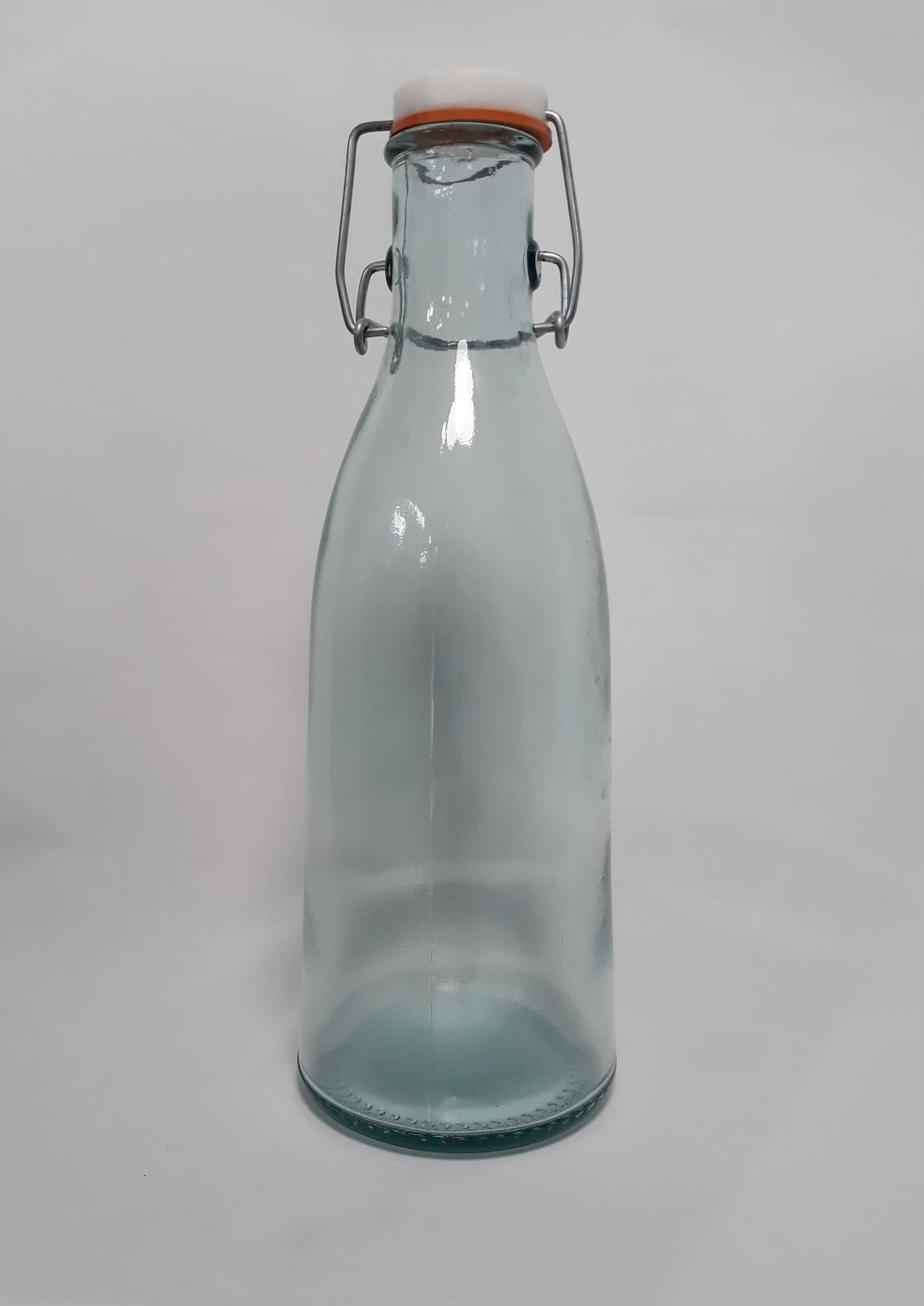 Eko prezent: Butelka z recyclingu przetworzonej stłuczki