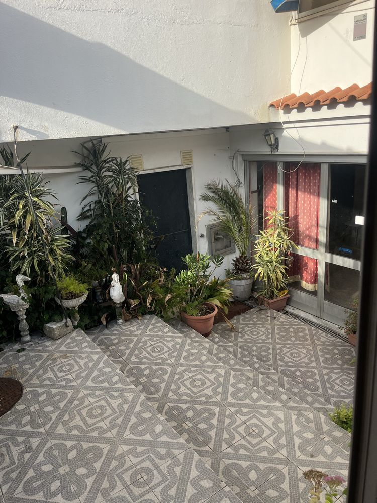 Alugo quarto em Famões T2/Casa – ambiente sossegado, entrada imediata