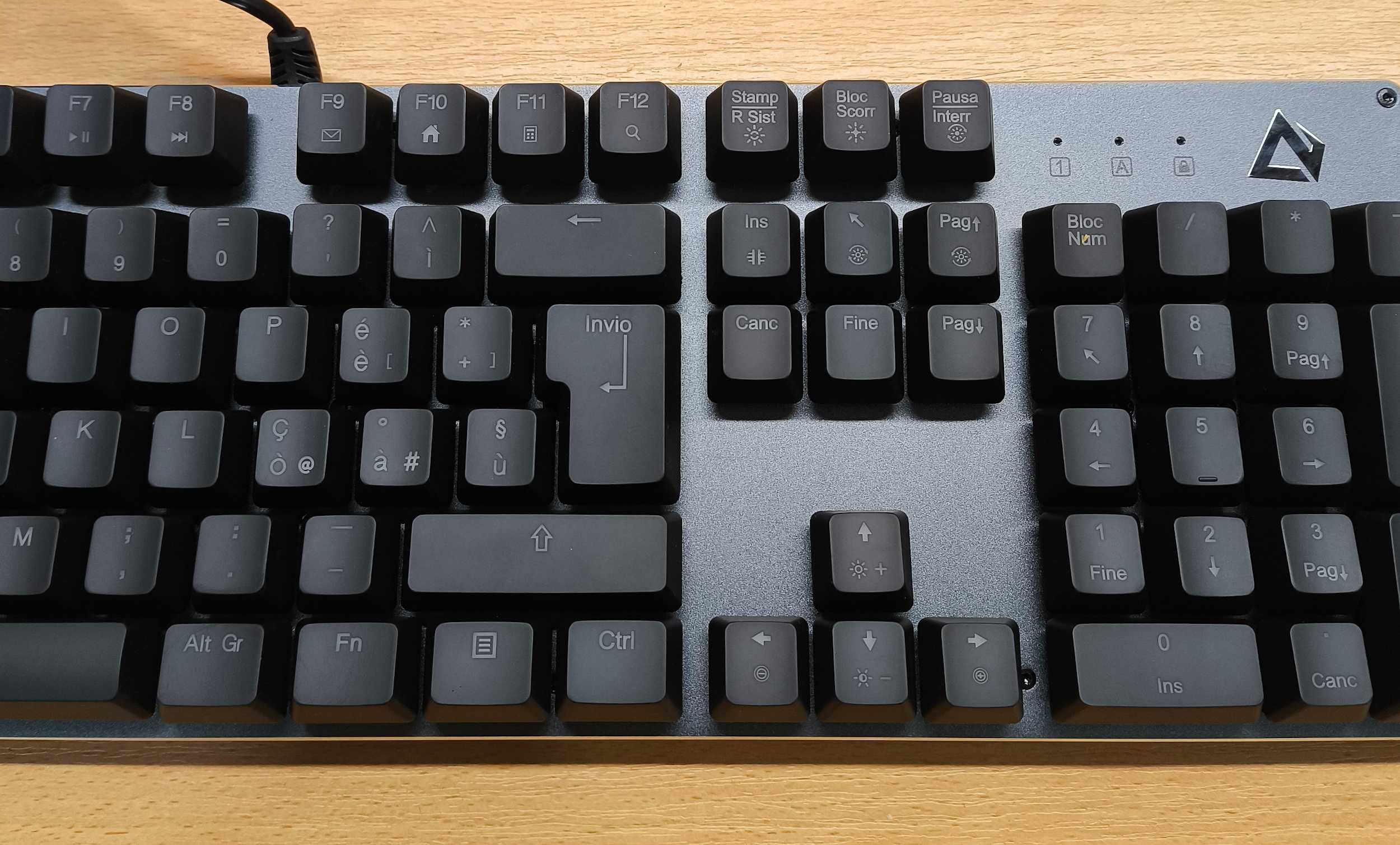 AUKEY Klawiatura gamingowa mechaniczna QWERTY TKL dla graczy RGB [2382
