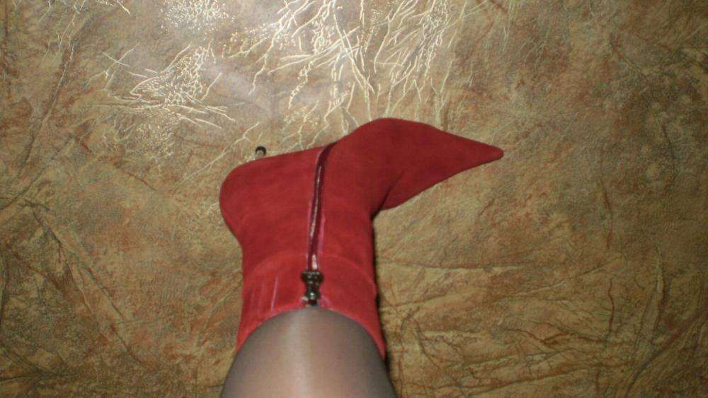 Замшевые праздничные сапожки