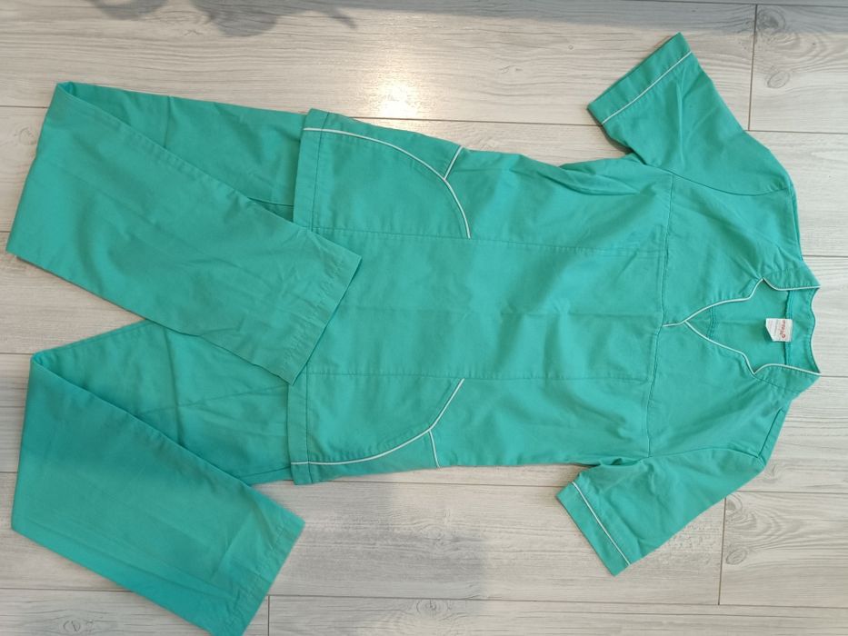 Медичний костюм якісь люкс