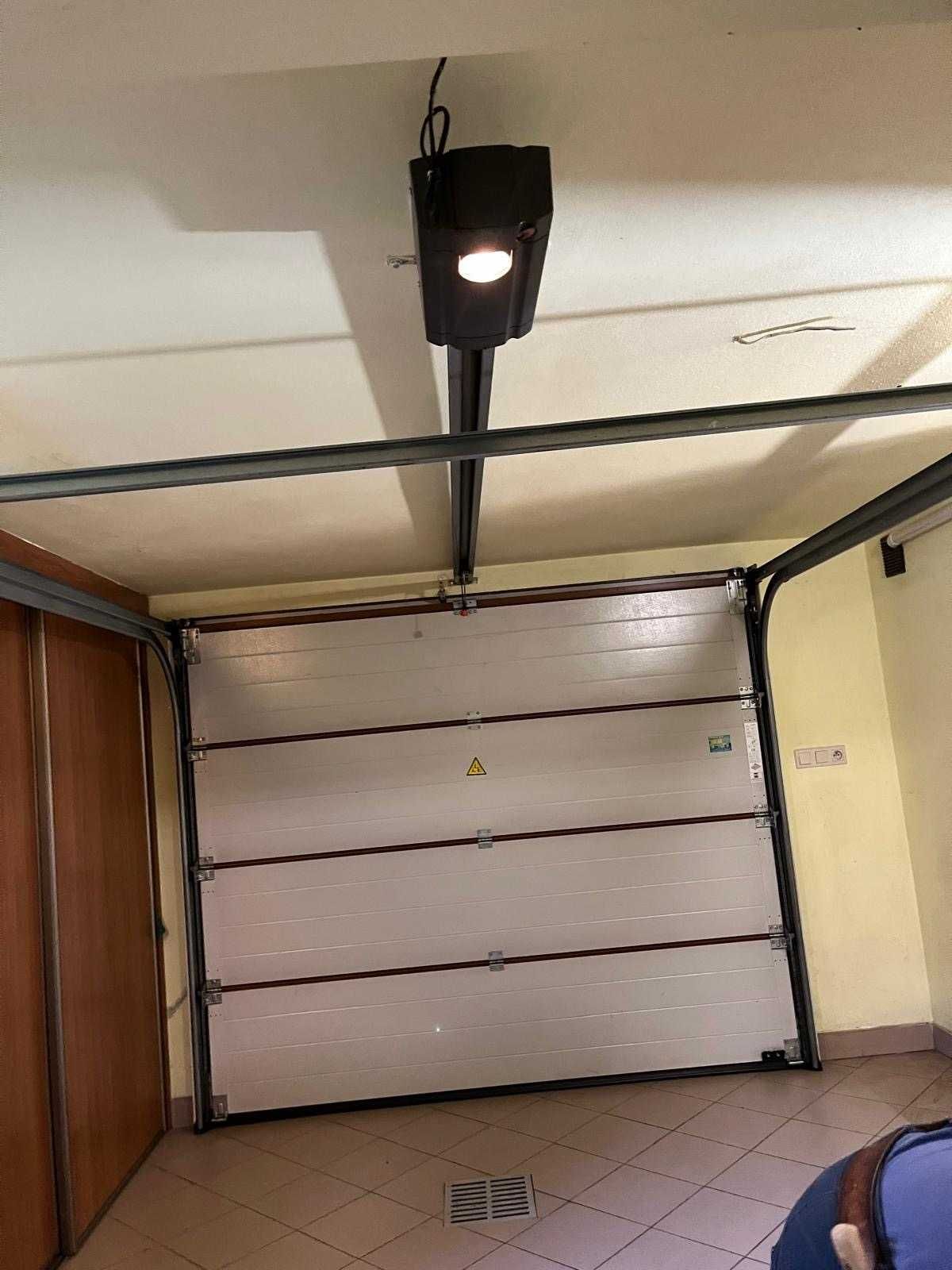 Bramа garażowa Hormann LPU40 2375x2000 – złoty dąb, napęd Promatic