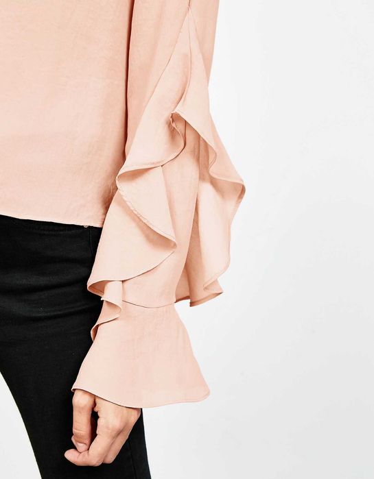 Blusa rosa com folhos da Bershka