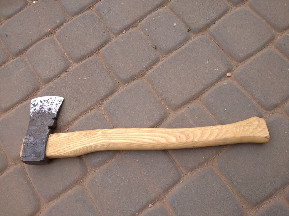 Ręcznie kuta siekiera 1kg/50cm jesion