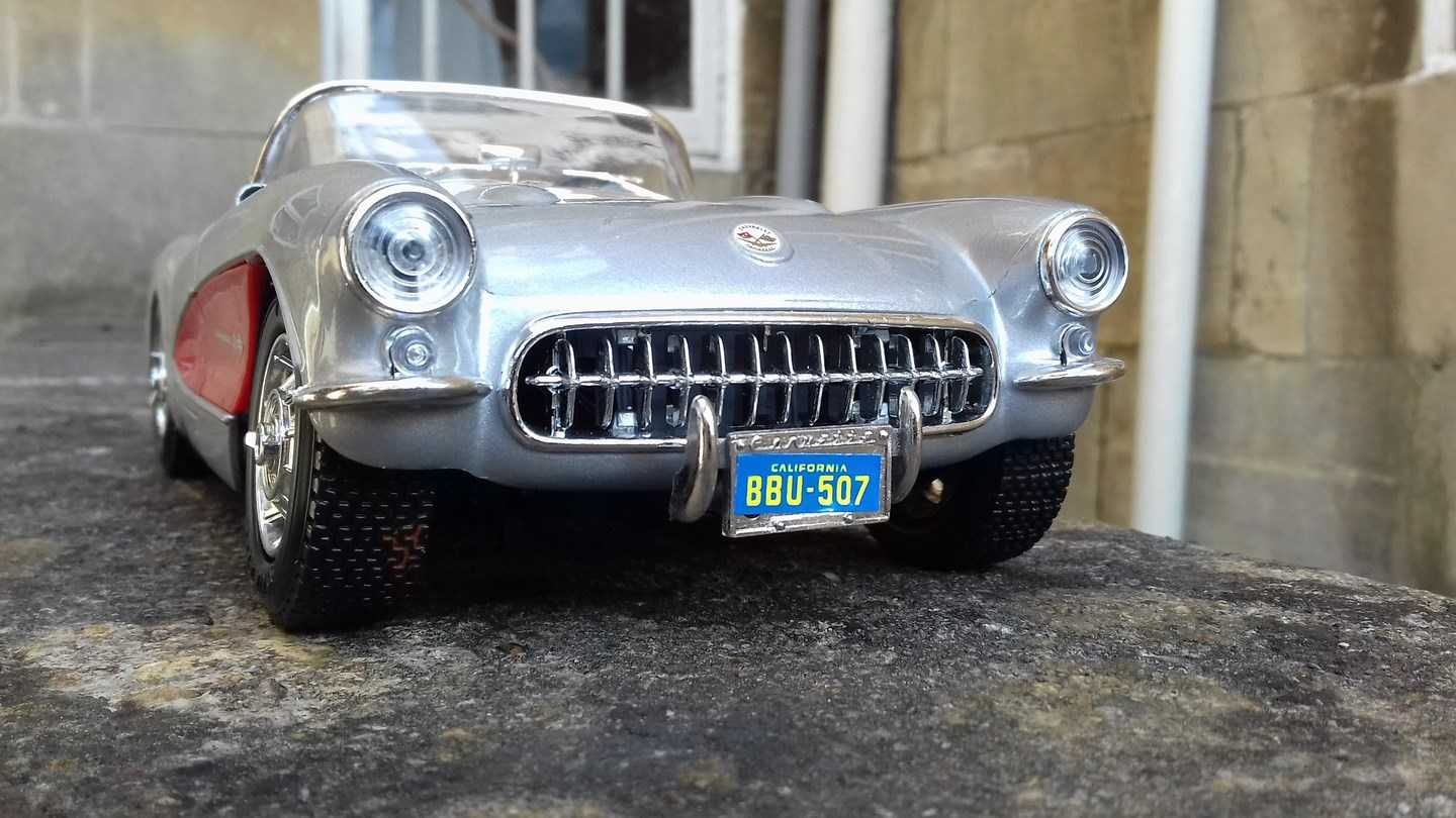 Chevrolet Corvette C1 C2 1957 1:18 Bburago model samochodu prezent