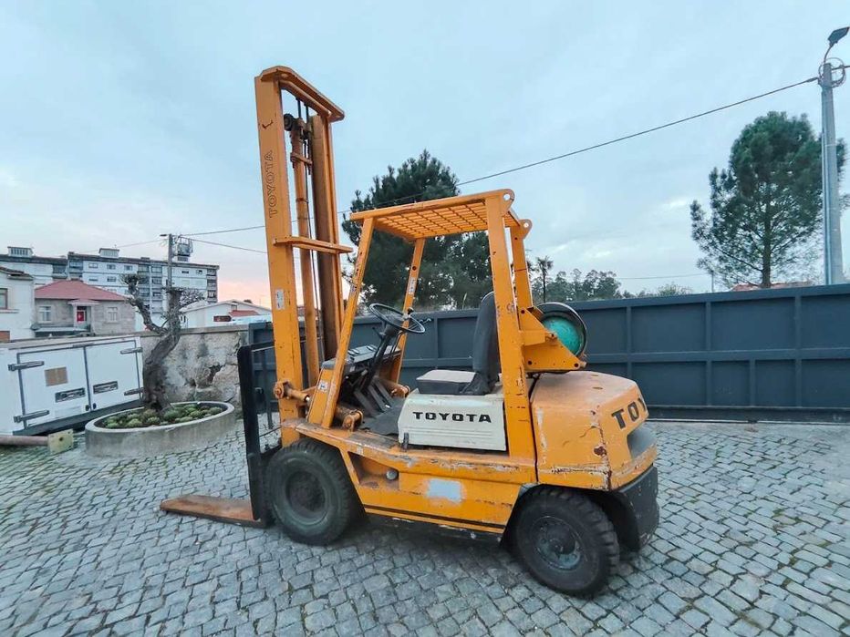 Empilhador Toyota Gás Gasolina FD20 capacidade 2000kg