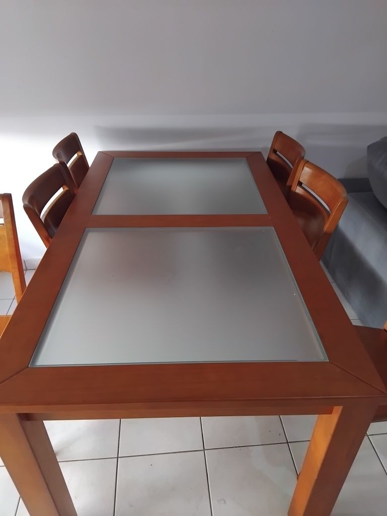 Mesa e 6 cadeiras