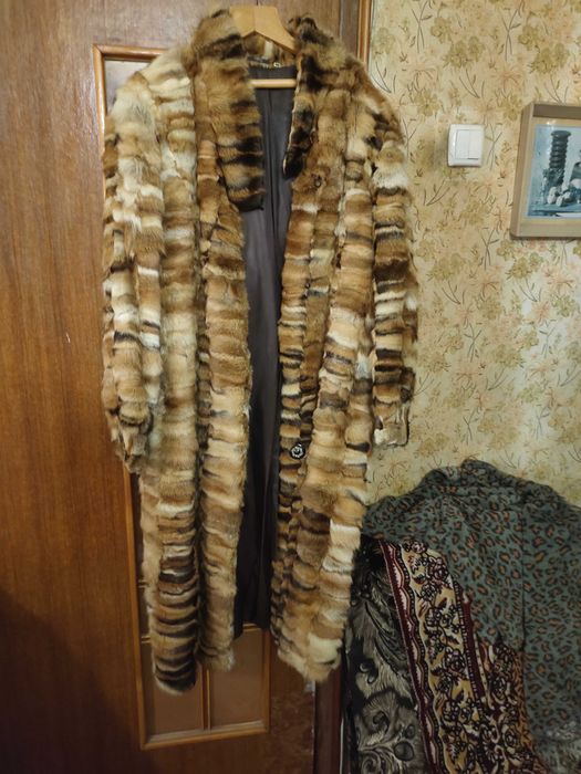 Продам лисью шубу.