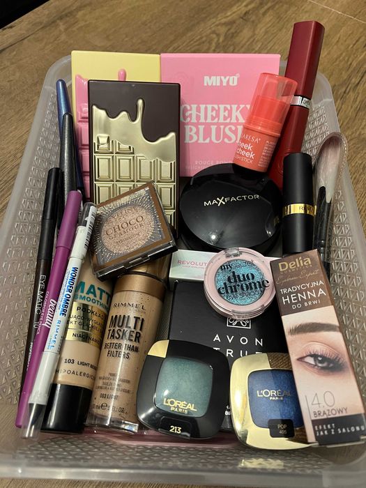 Zestaw kosmetyków do makijażu Revolution Miyo Eveline Revlon Loreal