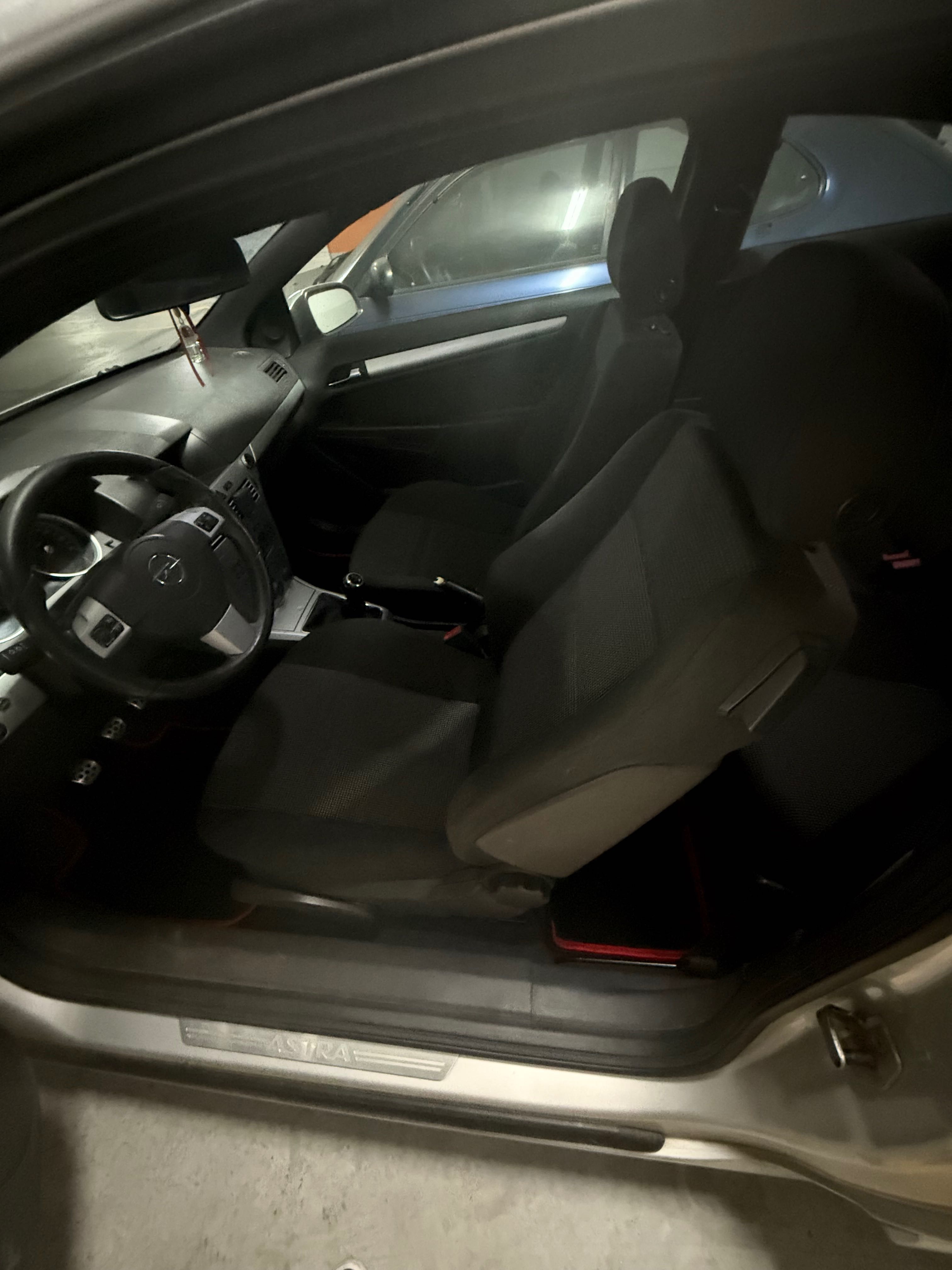 Opel Astra GTC 1.6