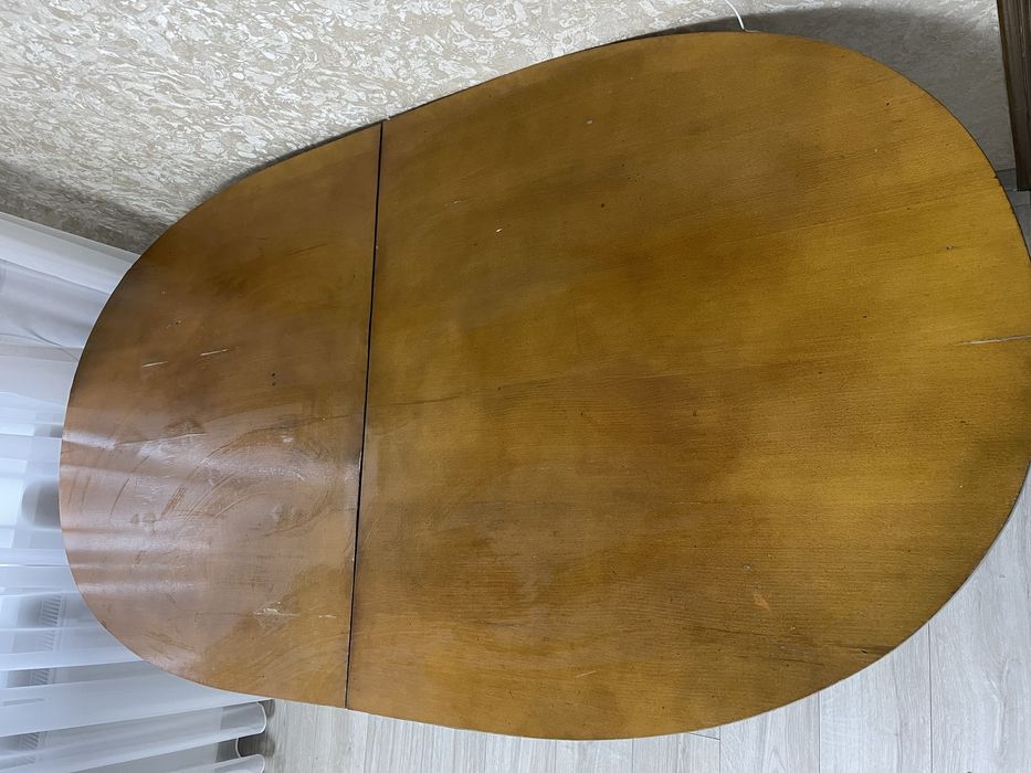 Деревʼяний розкладний стіл