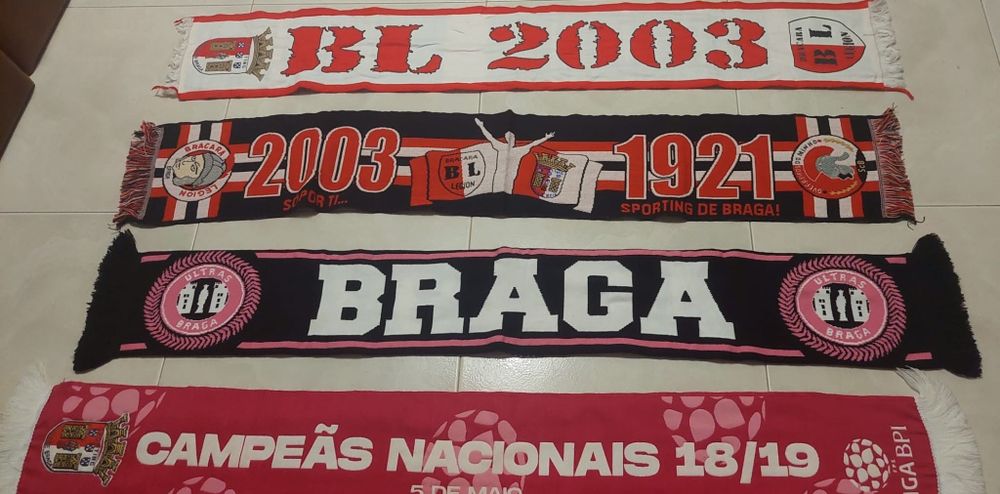 varios cachecois do SCBraga