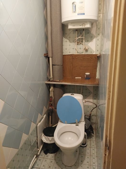 Місце в кімнаті для дівчини БЕЗ ХАЗЯЙКИ на Київській ( Г. Нарбута)