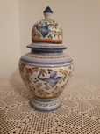Pote antigo em porcelana