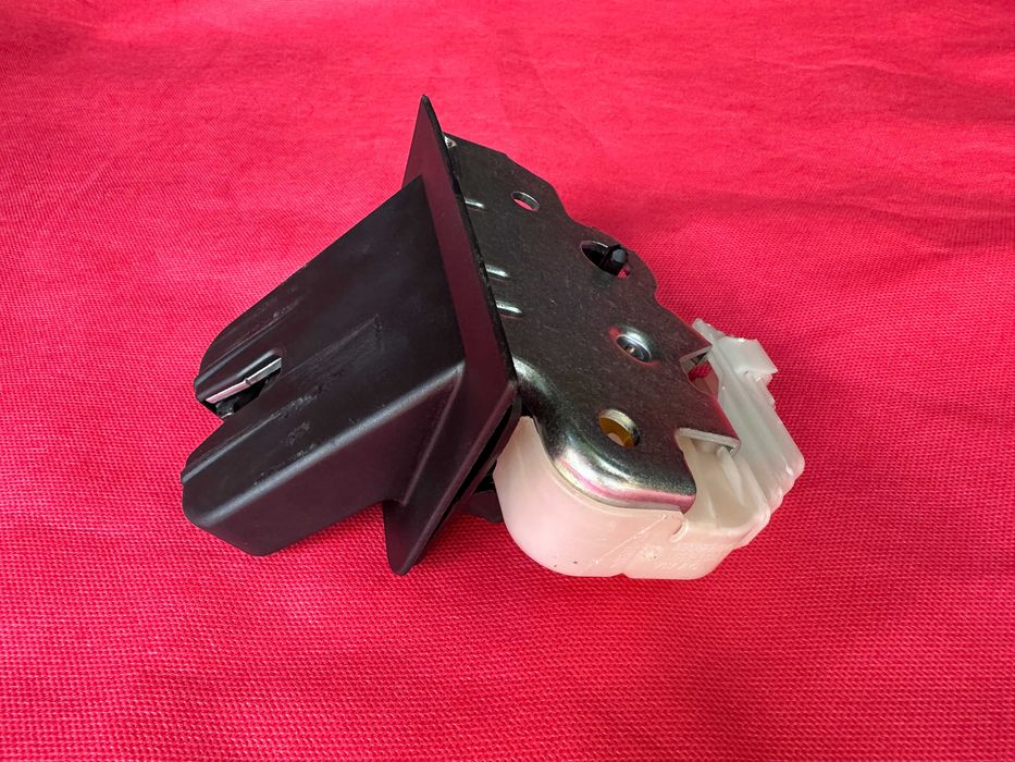 Замок крышки двери багажника audi q5 80A (80a827506a) 2016-2022