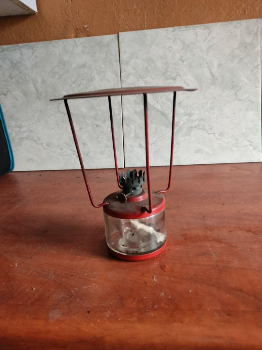 Lampa naftowa czerwona