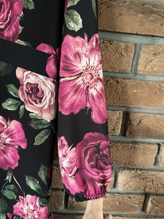 Czarna sukienka w kwiaty M