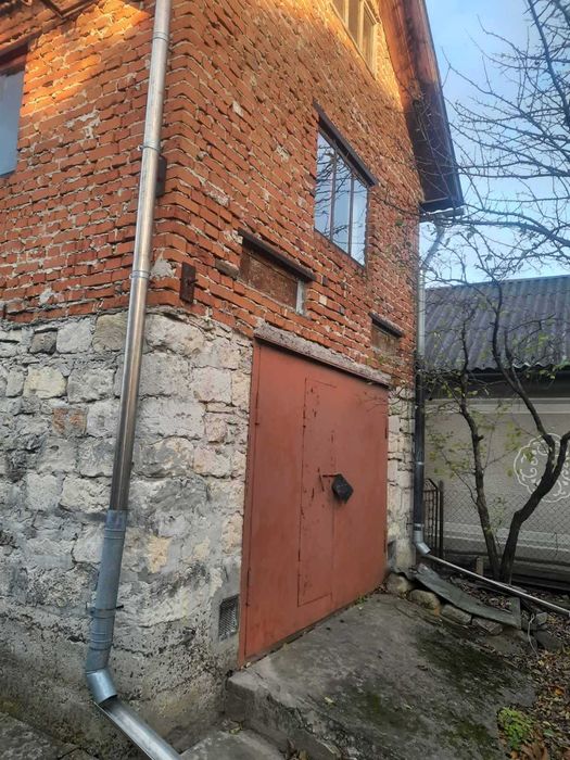 Великий цегляний будинок з гаражем та хлівом для хорошого Господаря!!!