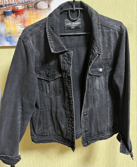 Джинсова жіноча куртка