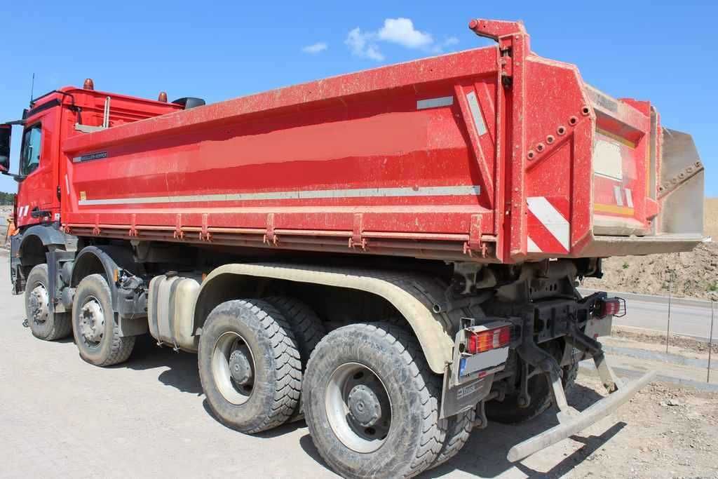 Wywrotka 4-osiowa Mercedes Actros -- Wynajem