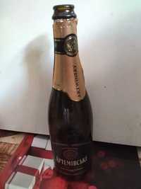 Пустая бутылка из-под Артемовского шампанского