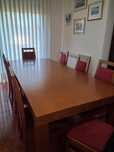 Mesa de jantar, 8 cadeiras e aparador