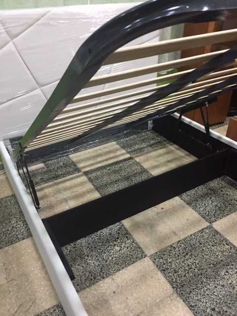 Cama com Cabeceira alta, Tecido em Polipele ( Lavável )