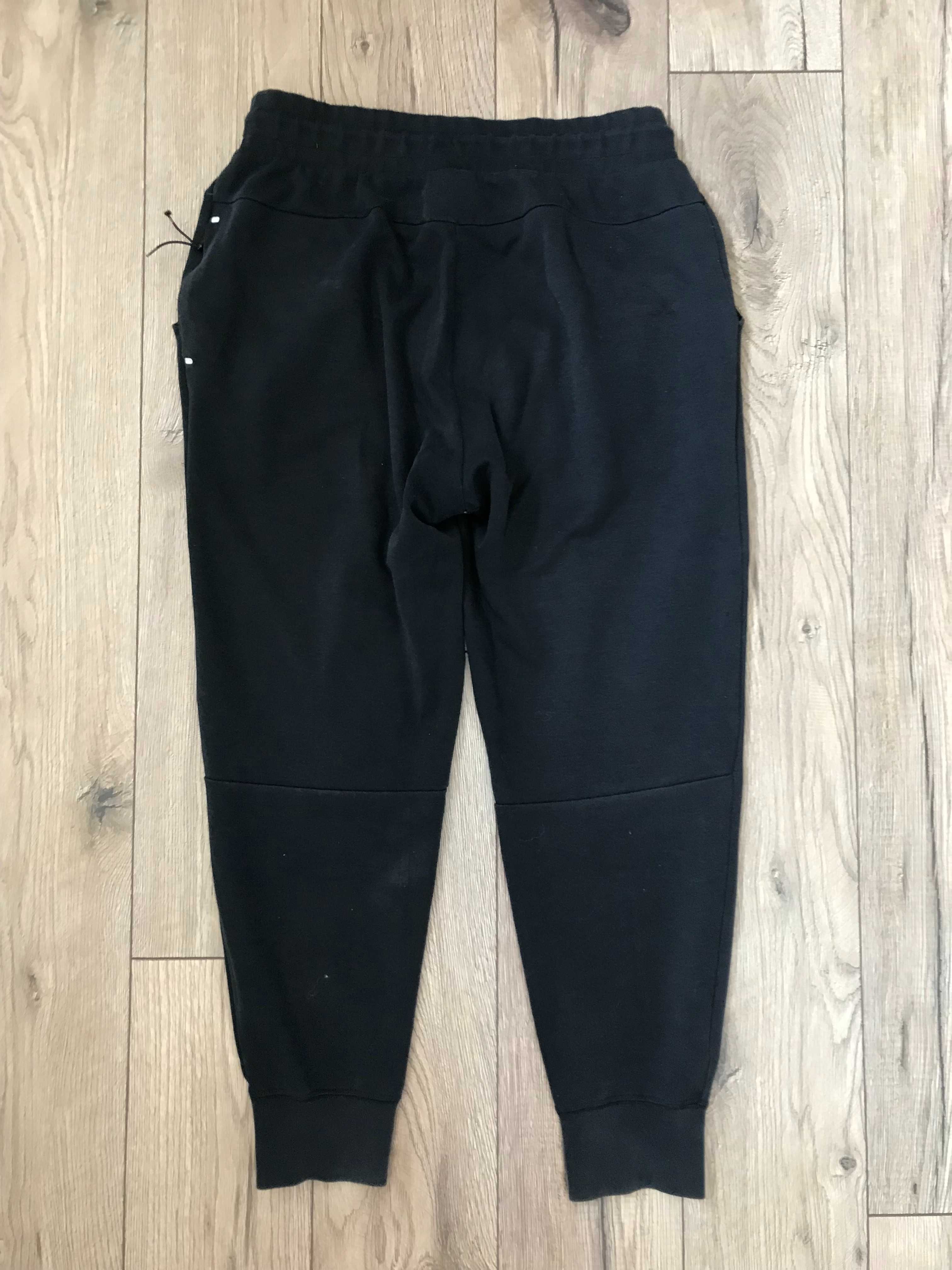 Spodnie dresowe Nike Tech-Fleece rozm. M ( nowa kolekcja)