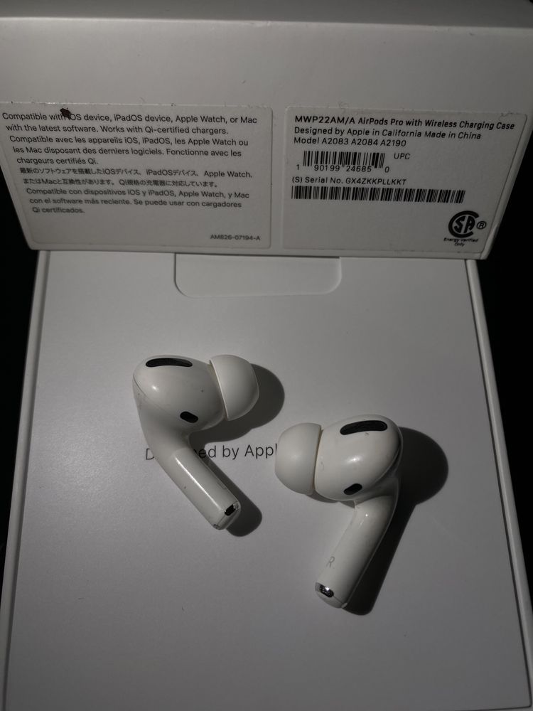 Лівий AirPods Pro, правий AirPods Pro, AirPods