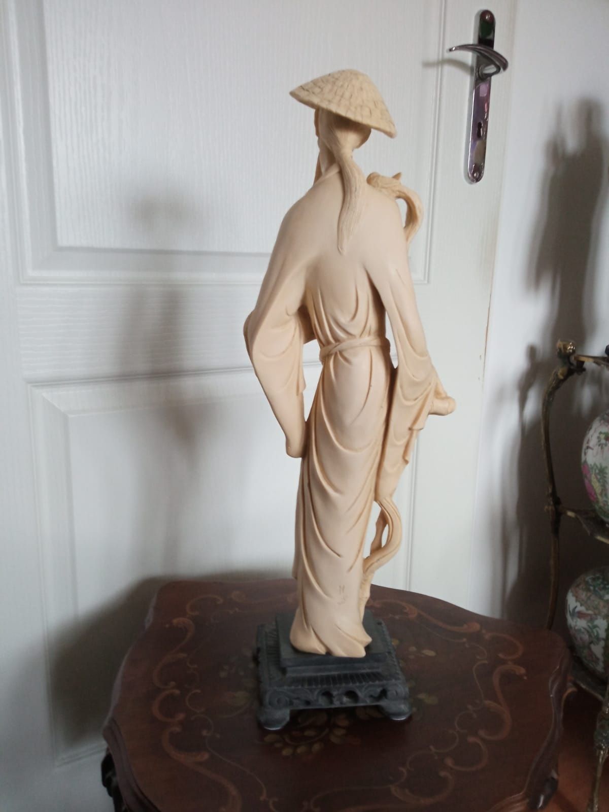 Chińska figurka alabaster wysokość 52cm