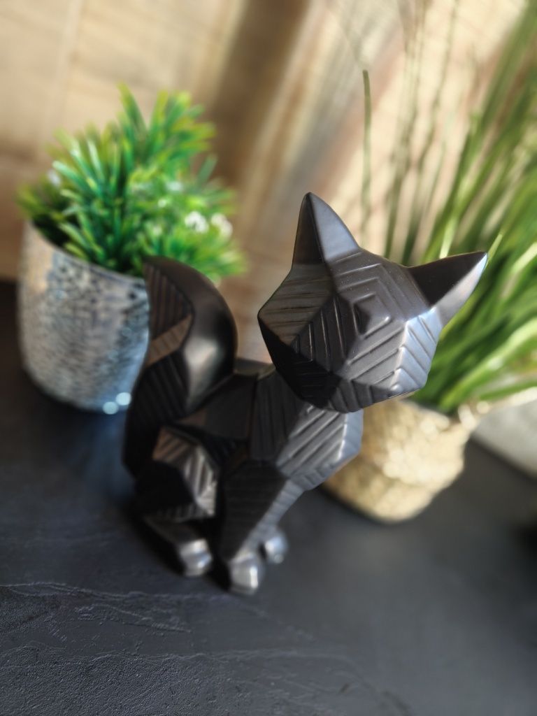 Figurka dekoracyjna czarny geometryczny kot