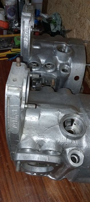 Два блоки двигуна моиоцикла Урал , Передня мото гума Metzeler 90/90-19