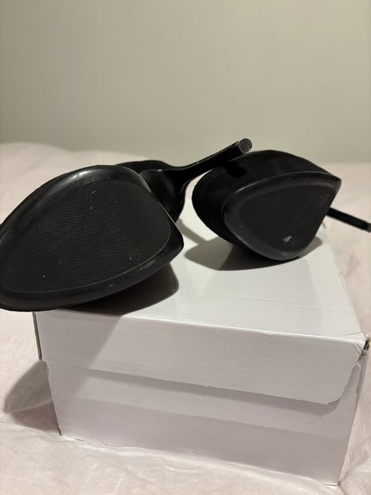 Wysokie czarne szpilki