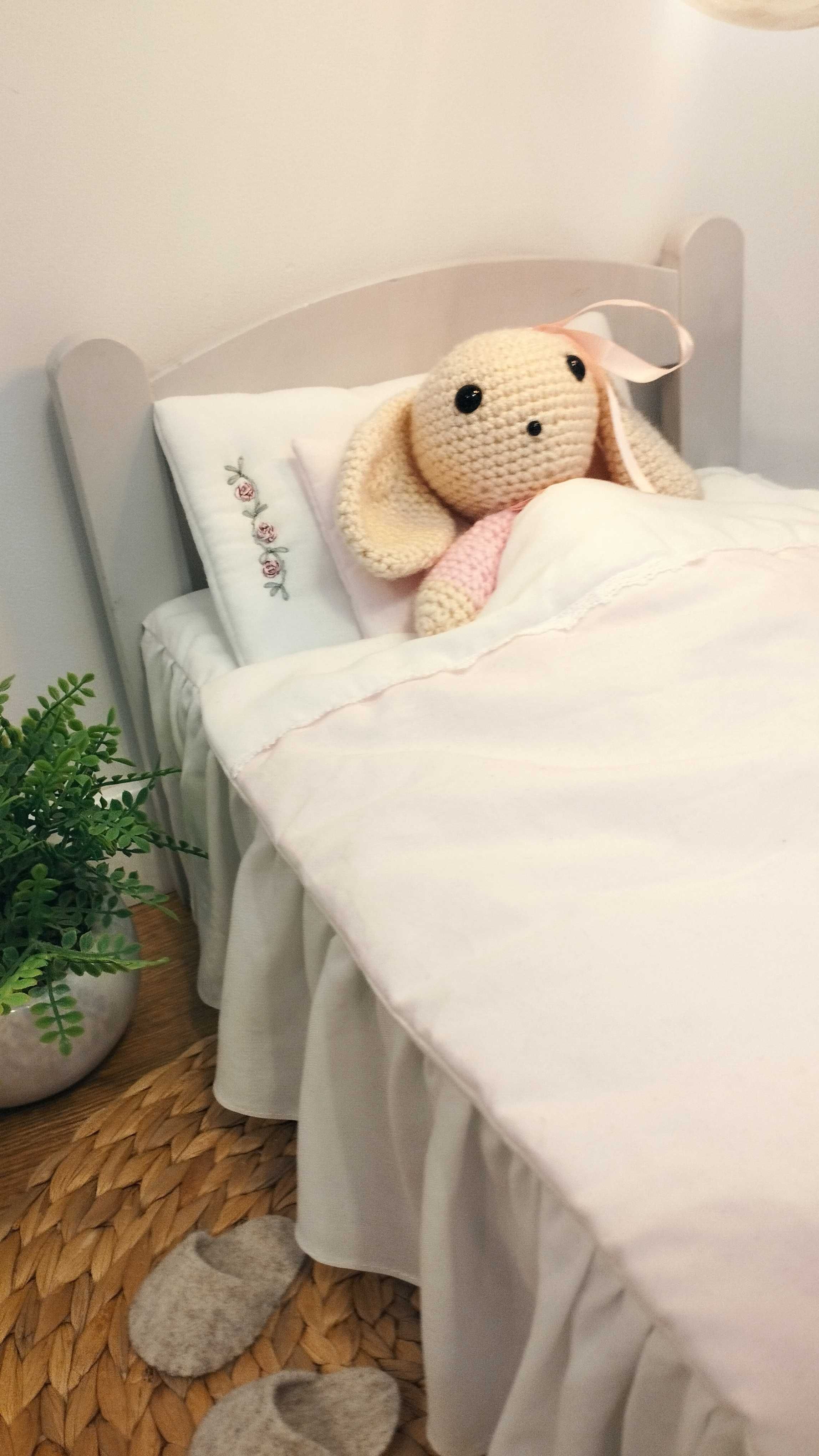 Luksusowa pościel do łóżeczka dla lalek Ikea.