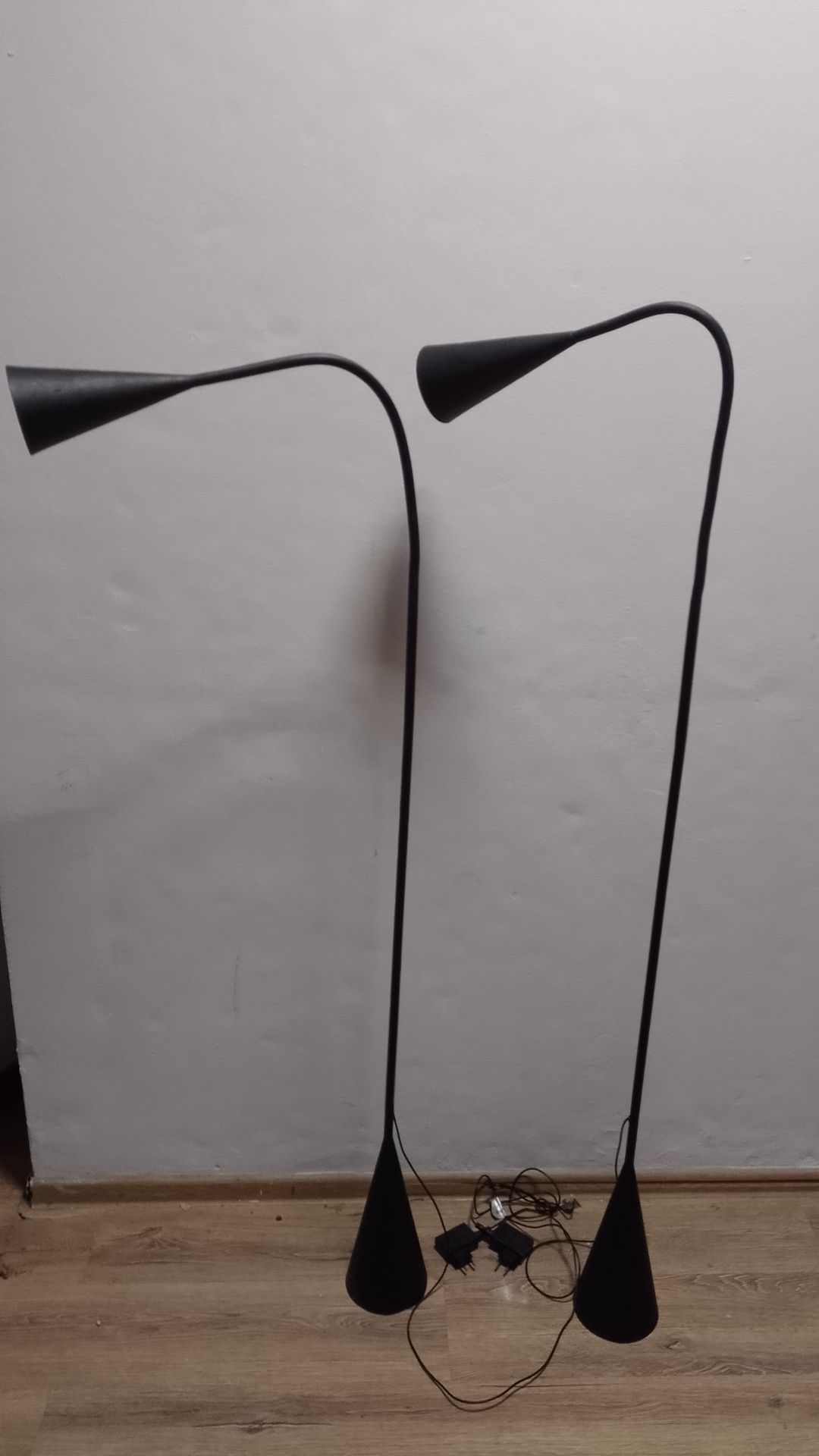 Lampa podłogowa delaktig