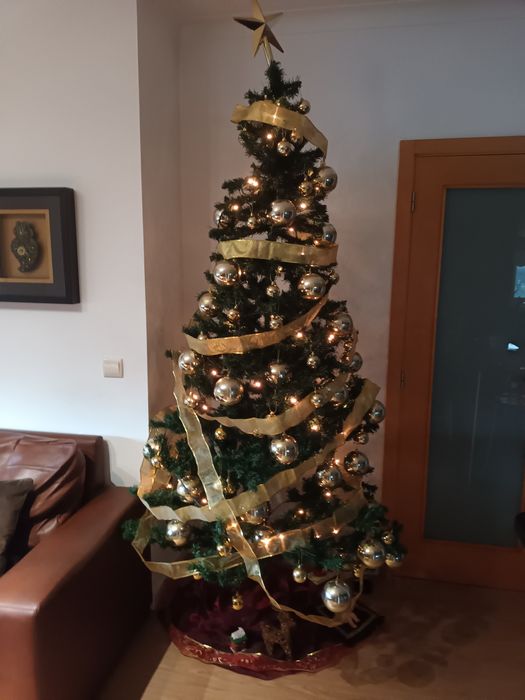 Árvore de Natal com toda a Decoração