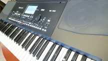 Korg PA300 61 + sztywny futerał