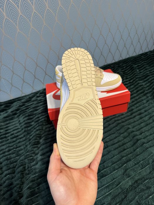 nike dunk low yellow