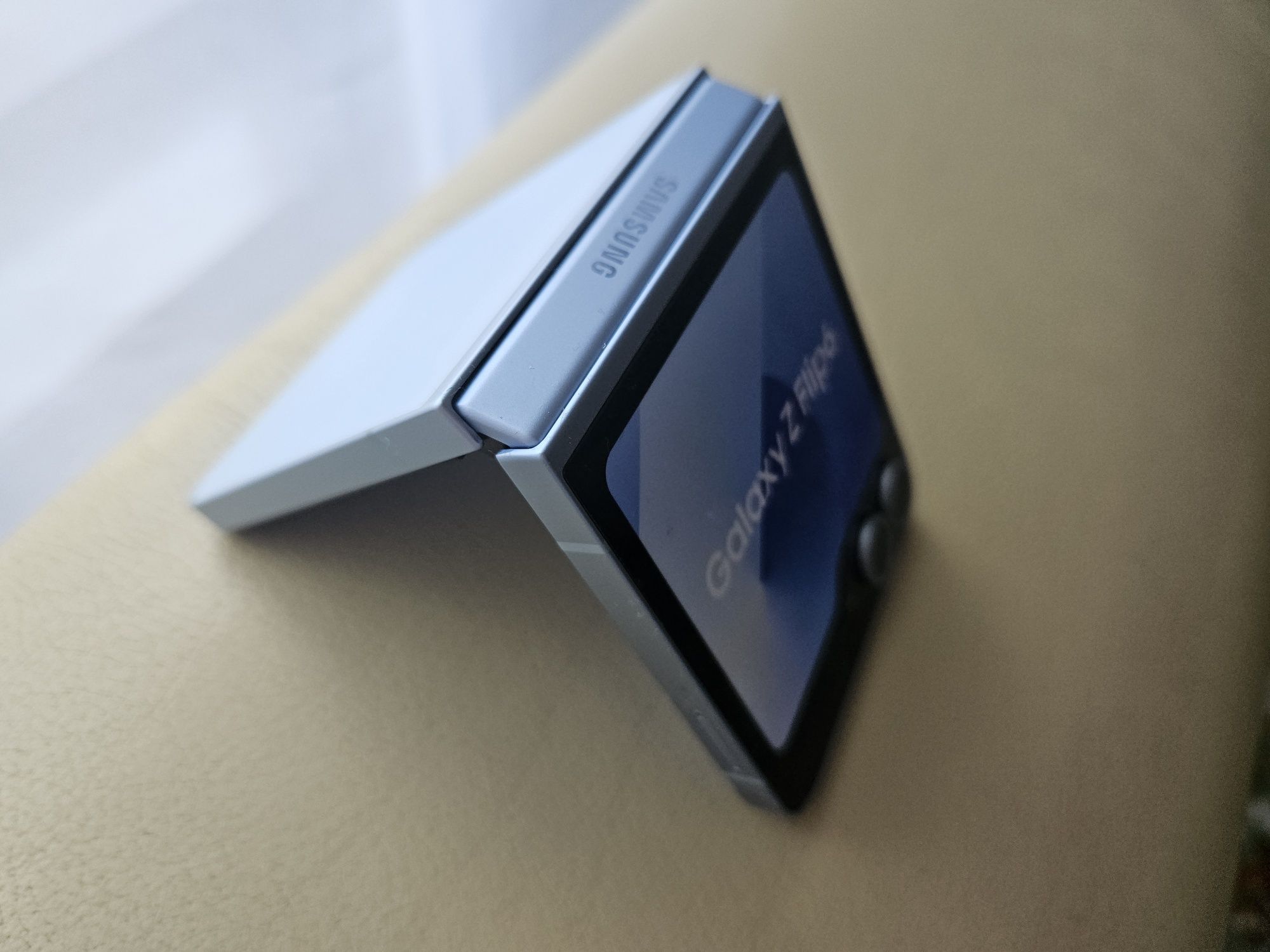 Atrapa telefonu Samsung Galaxy Flip 6