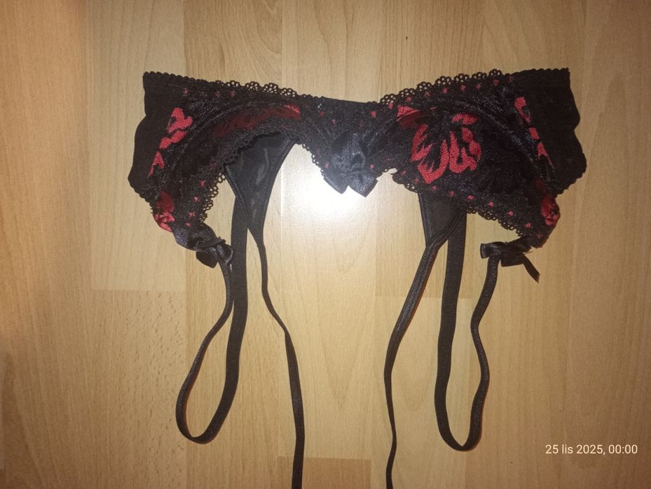 Biustonosz z serii bielizna nocna Axami rozmiar  70A