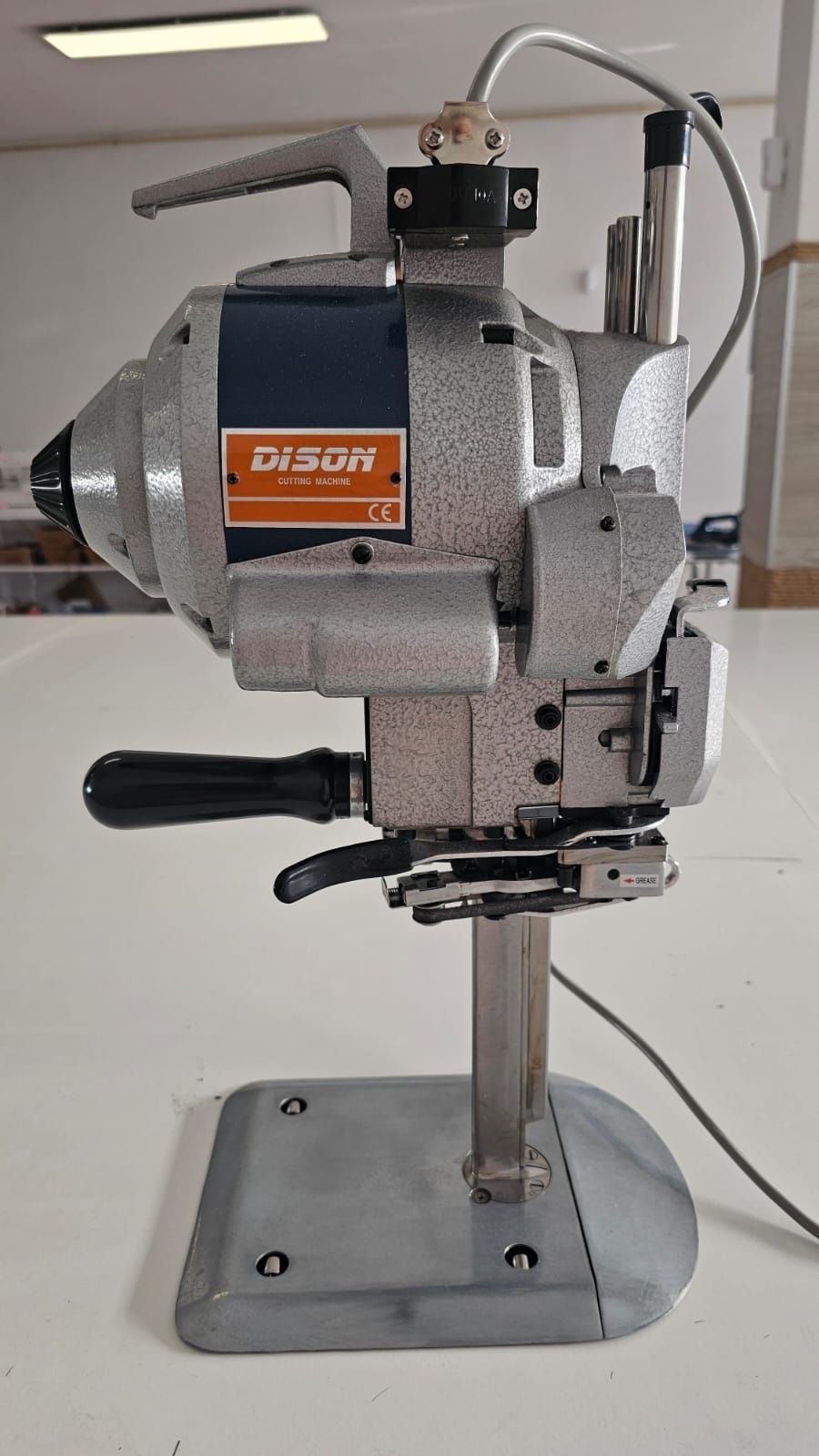 Maquina de corte vertical têxtil