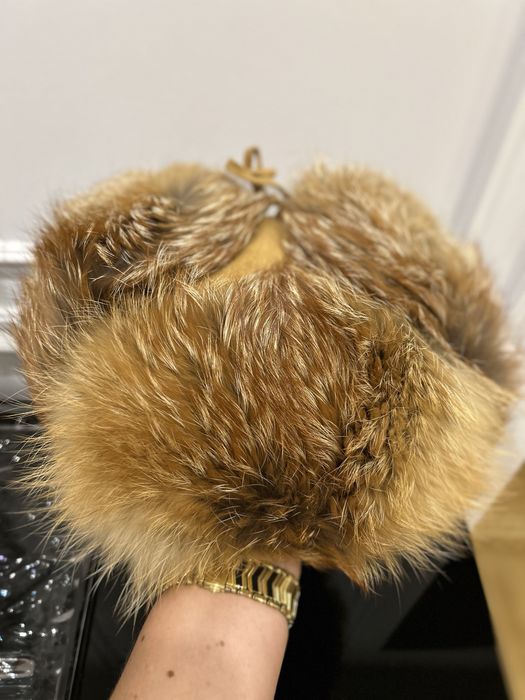 Czapka z naturalnego lisa, futro naturalne, elementy skórzne