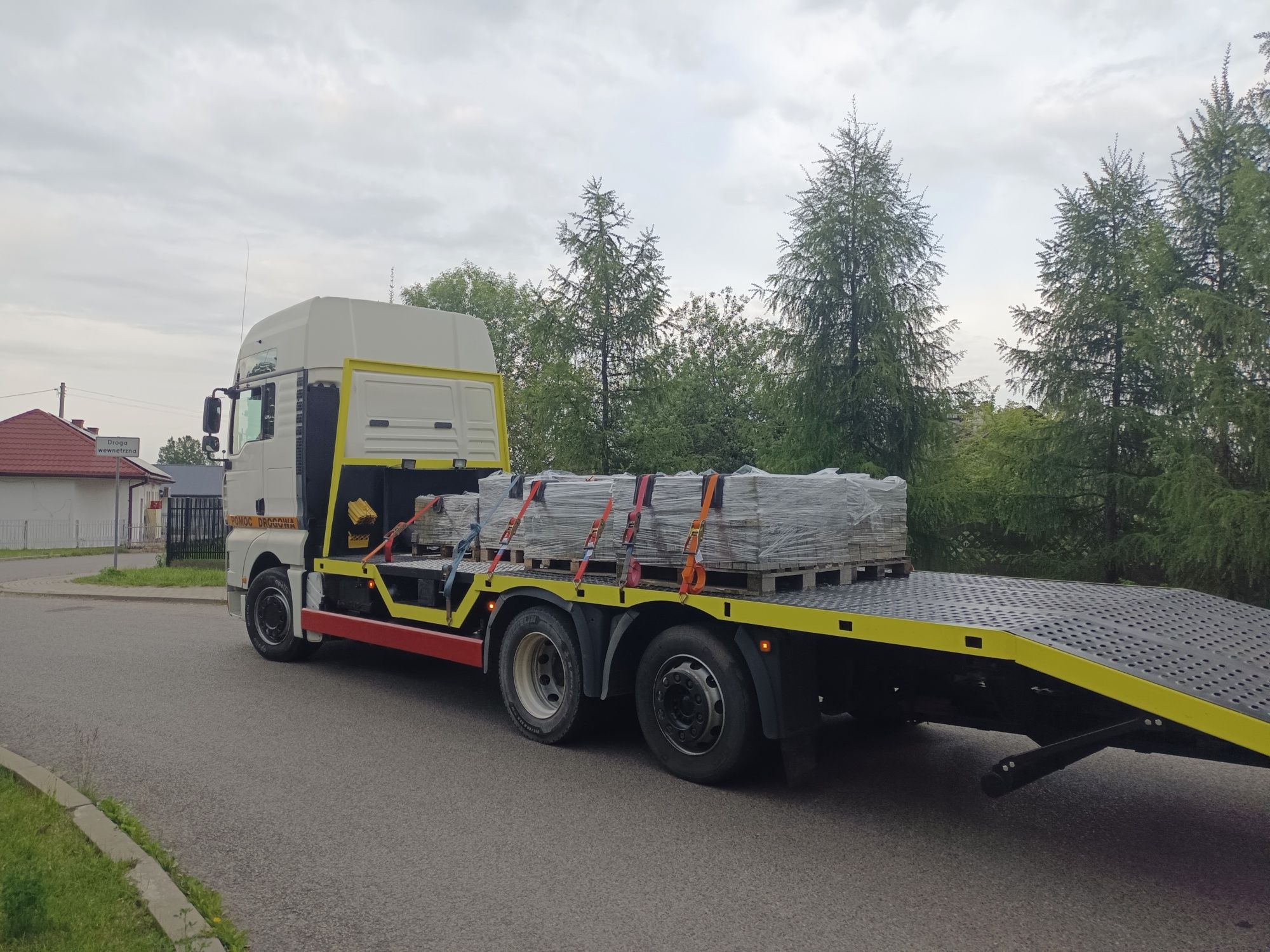 Usługi transportowe laweta pomoc drogowa transport maszyn kombajnów