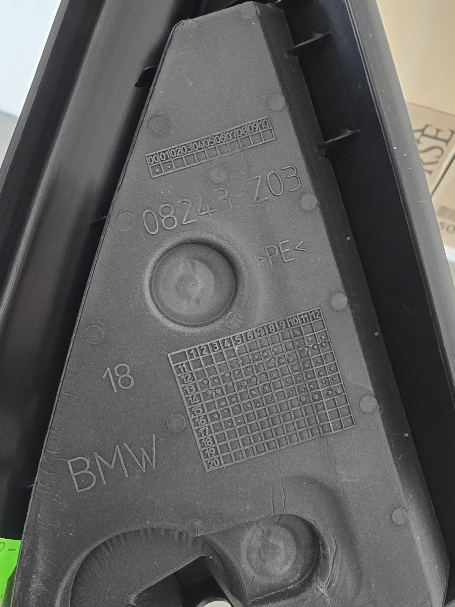 Aro Portas BMW F30 sem Tweeter