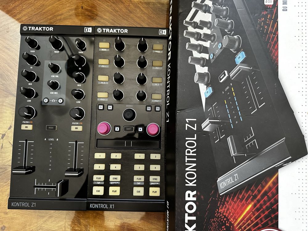 2Controladores Traktor Z1 e Traktor X1 (Oportunidade) DJ