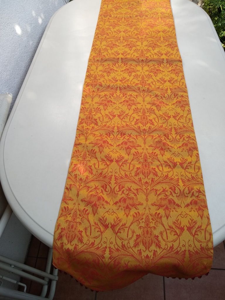 Gobelinowy bieżnik przez środek stoł180x35u