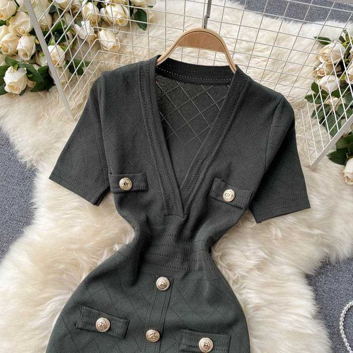 Damska dzianinowa z ozdobnymi guzikami sukienka rozmiar s/m