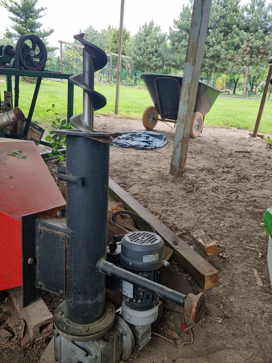 Śruba i silnik do pieca CO podajnik